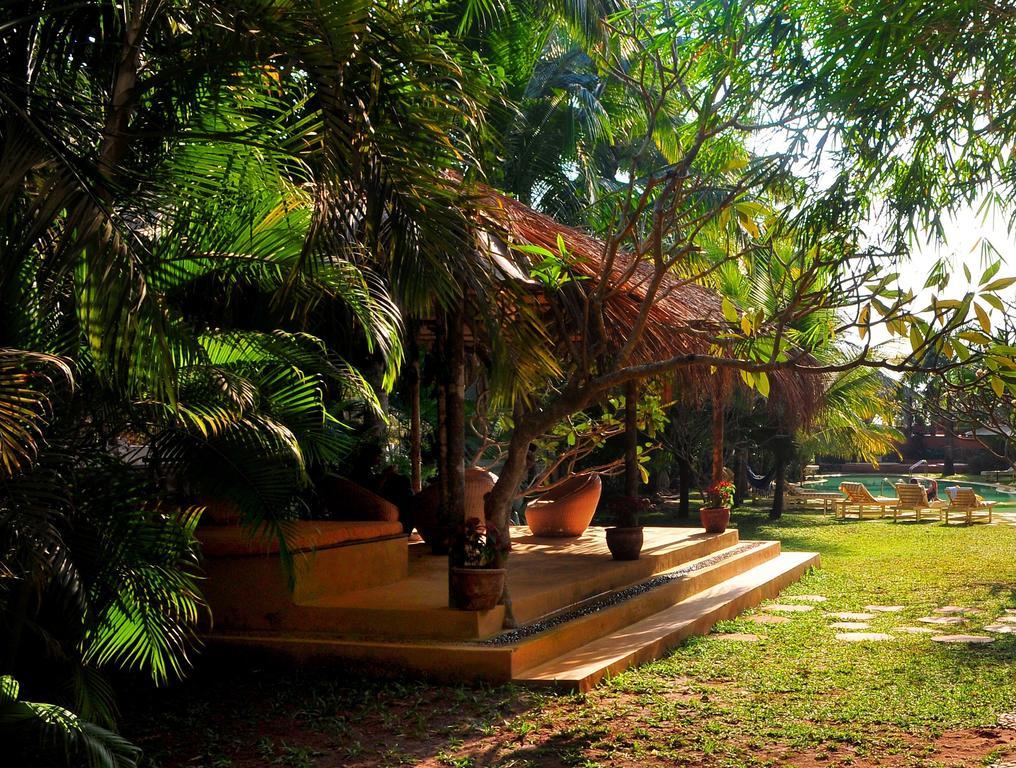 The Clematis Hotel Candolim Exterior photo