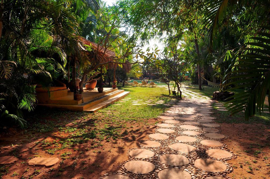 The Clematis Hotel Candolim Exterior photo