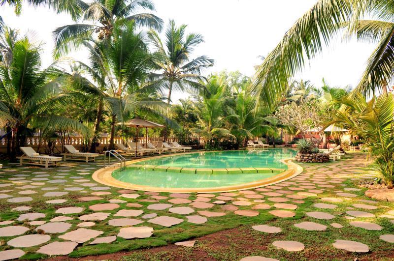 The Clematis Hotel Candolim Exterior photo