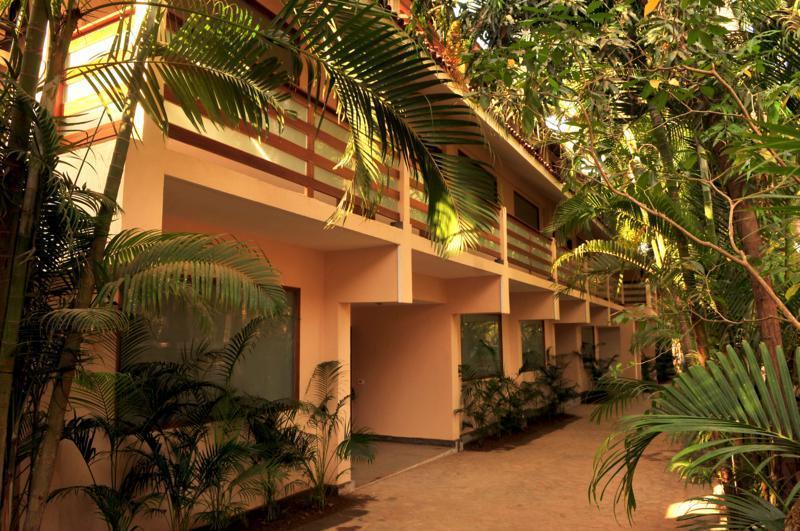 The Clematis Hotel Candolim Exterior photo